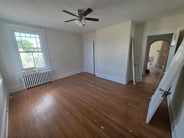 1858 Guernsey Ave — Photo 7