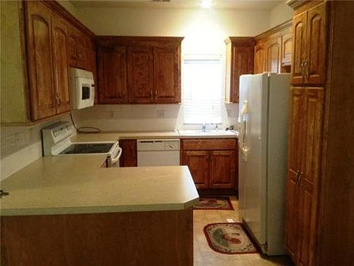 3rd image of 2001 N 83rd Pl