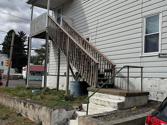 2nd image of 111 W Grove St