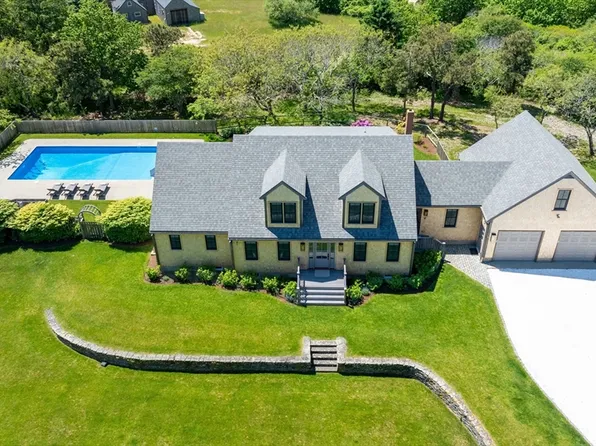 8 Burnt Swamp Ln, Nantucket, MA 02554