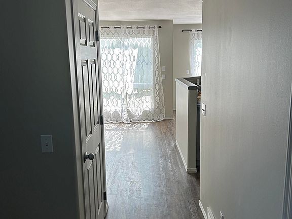 3rd image of 874 Highwood Blvd