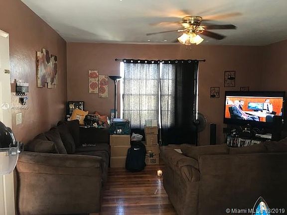 3rd image of 860 NE 124th St