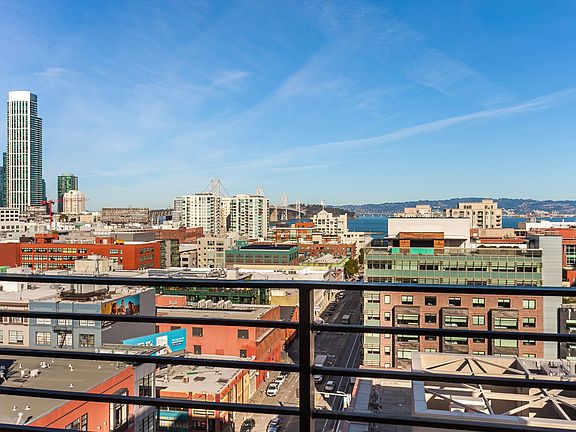 4th image of 250 King St Unit 1416
