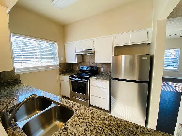 103 Hughson Ct — Photo 3