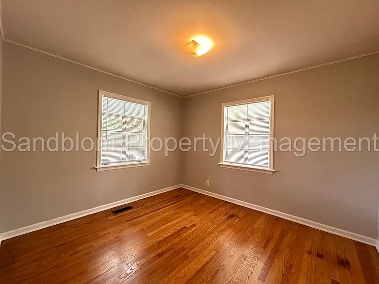 1439 S Louisville Ave — Photo 12