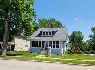 1012 S Pearl St, New London, WI 54961