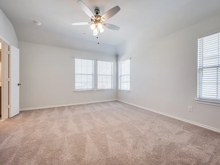 4601 Avion Dr — Photo 9