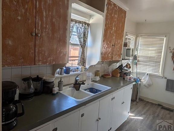 4th image of 418 Scranton Ave
