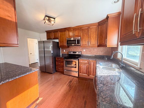 2nd image of 415 Hawkins Rd