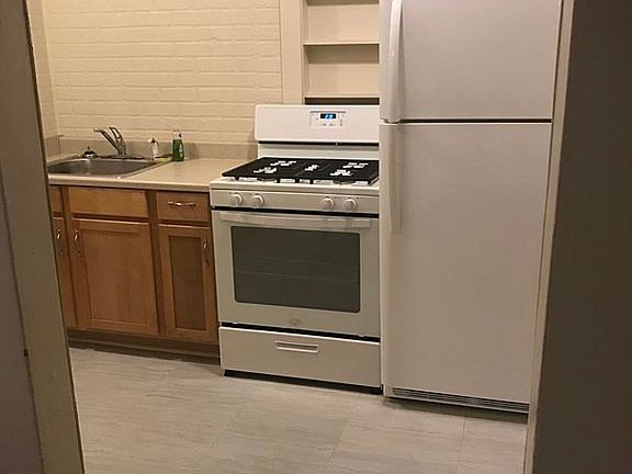 5th image of 830 S Market St