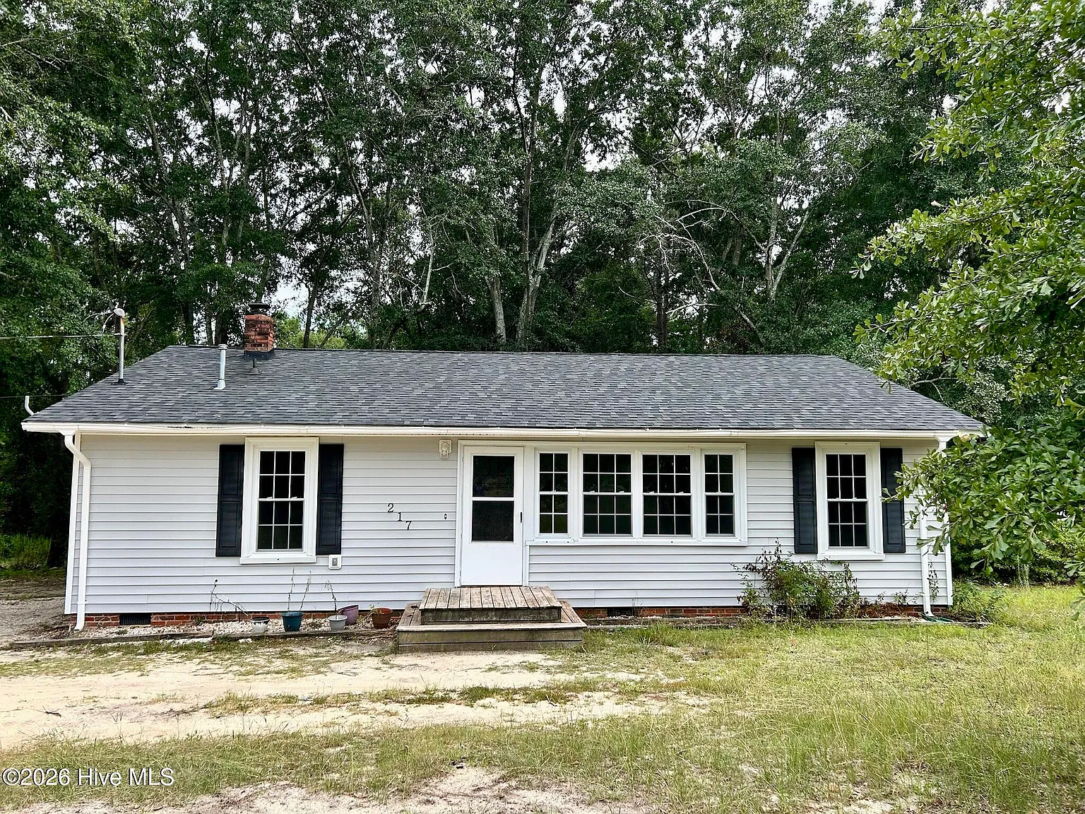 2 bed, 1.0 bath, $1,150 — Photo 2