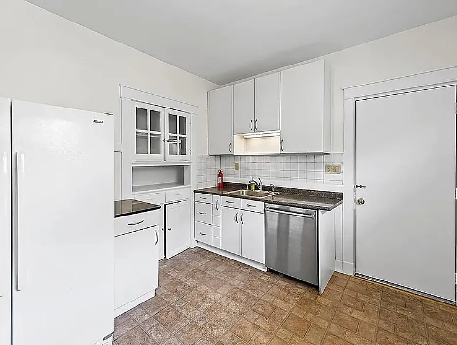 2 bed, 900 sqft, $1,600 — Photo 4