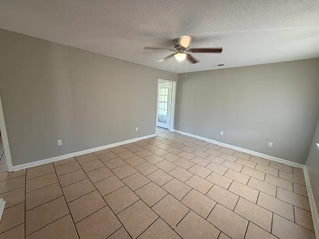 3 bed, 1.5 bath, 1134 sqft, $1,450 — Photo 4