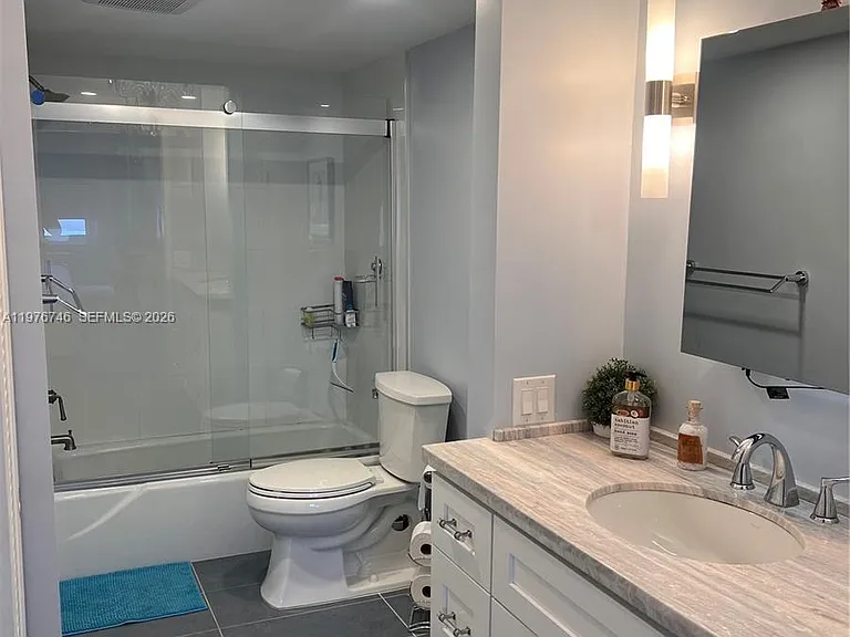 400 N Riverside Dr #410 — Photo 24