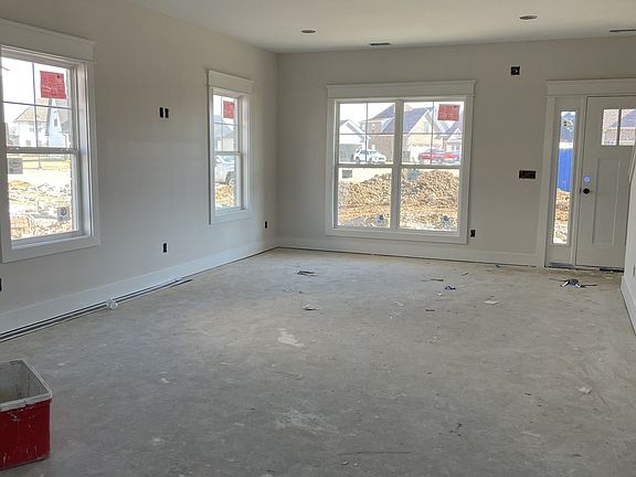 3rd image of 744 Jersey Dr