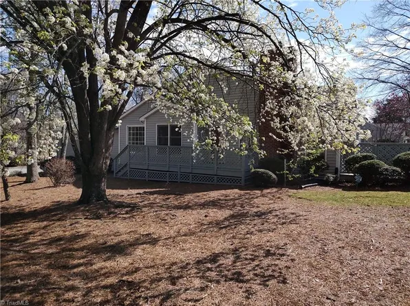 106 Pebble Ridge Ln, Winston Salem, NC 27104