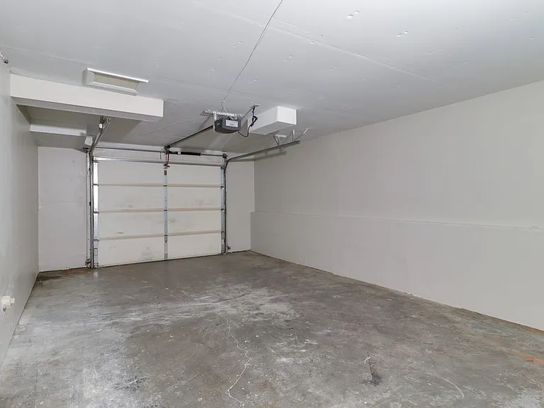 111 N Orr Dr — Photo 10