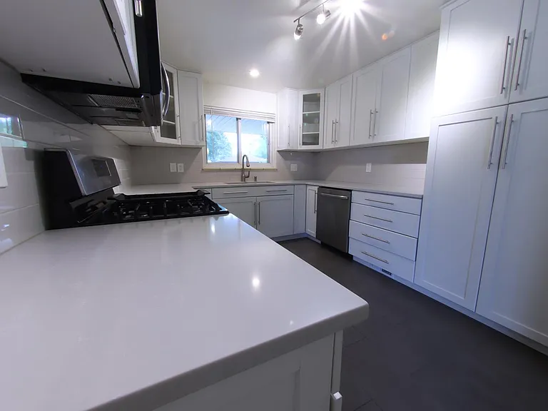 3249 Salem St — Photo 3
