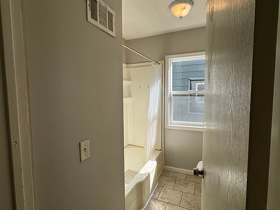 5th image of 3315 29th Ave S #3315