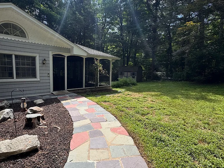 8 Midwood Rd — Photo 3