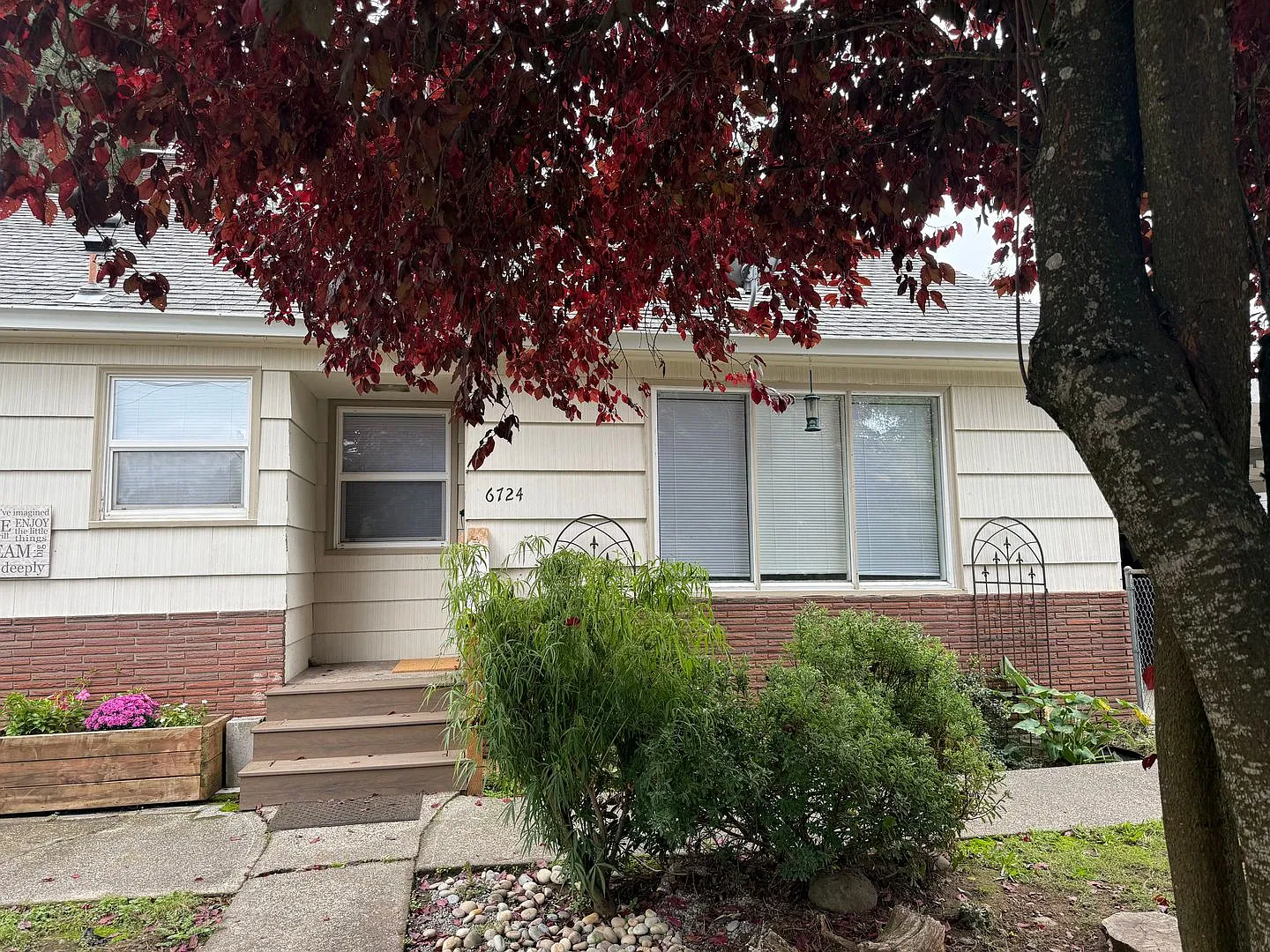 Adorable 1 bedroom, 1 bath duplex in Cully/ NE Portland! Single level, 2 Assigned spots, Fenced y... — Photo 1