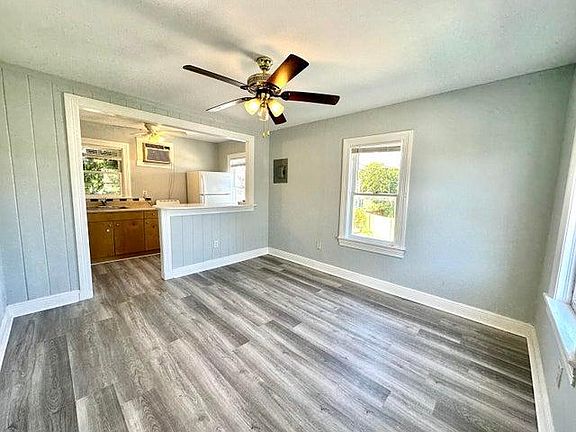 3rd image of 101 S C St APT 3