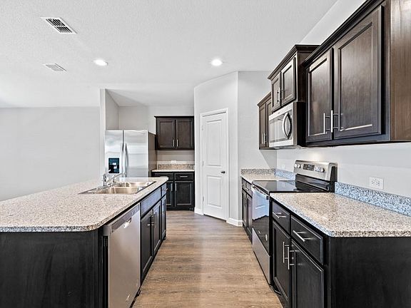 Photos shown here may not depict the specified home & features included are for illustration purposes only