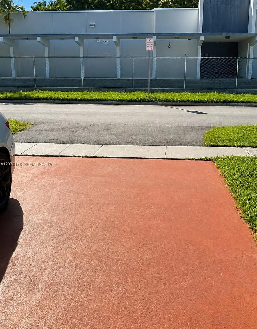 Pembroke Lakes Sec Three — Photo 4