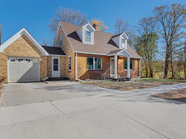 96 4th St, Jackson, MN 56143