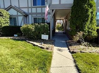 4044 Stonehenge Dr, Sylvania, OH 43560