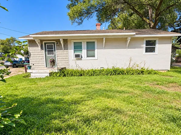 2260 Oak Park Dr, Muskegon, MI 49442