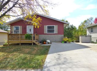 39 Brook Cir, Pella, IA 50219