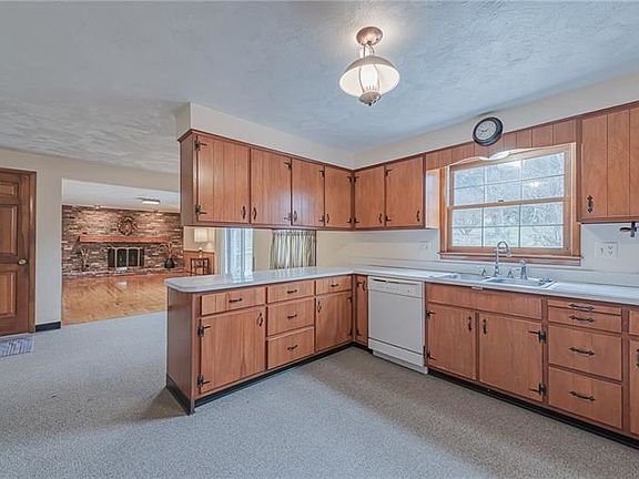 4th image of 1305 Clearview Dr