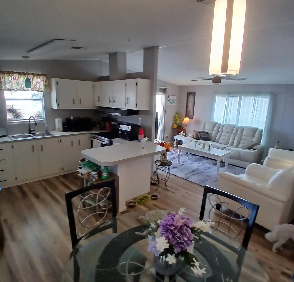 2 bed, 1000 sqft, $2,200 — Photo 2