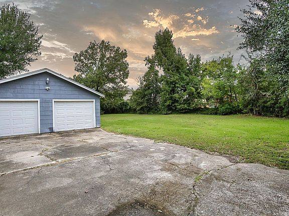 4th image of 709 Hilma St