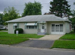 6312 N 1st St, Loves Park, IL 61111