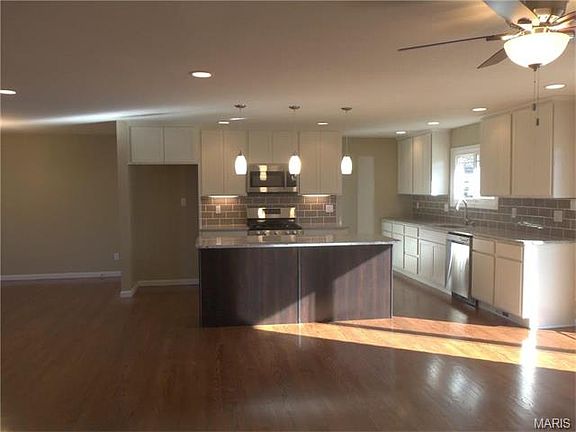 3rd image of 12584 Westport Dr