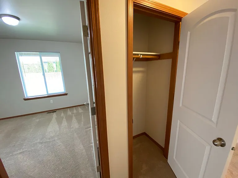 403 E Windsor Ct — Photo 12