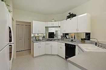 5th image of 118 Harvard Ct