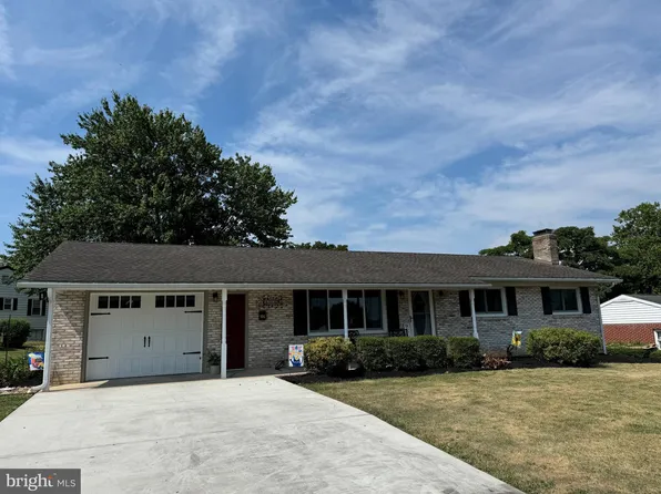 106 W Walter Ave, Greencastle, PA 17225