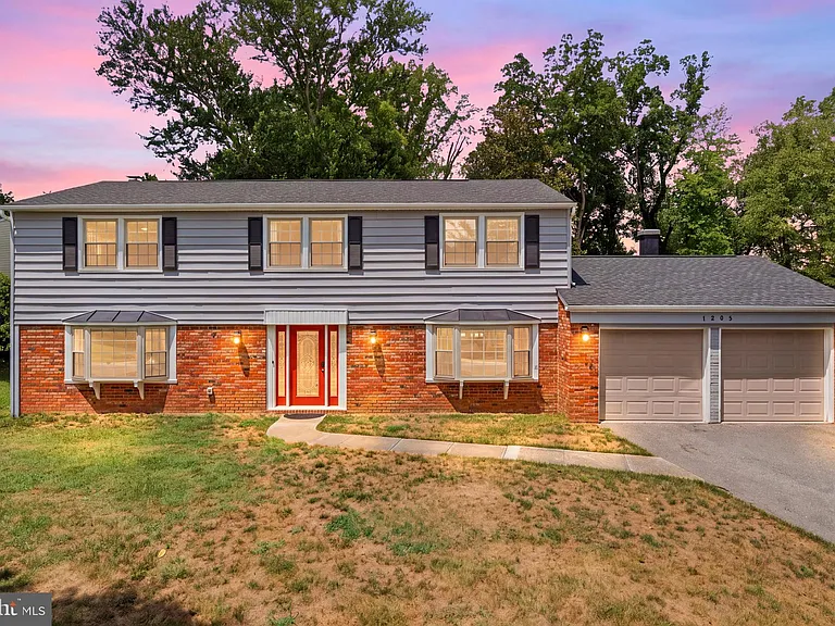 1205 Windermere Ct — Photo 1