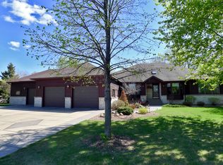 38234 Great Oaks Ct, North Branch, MN 55056