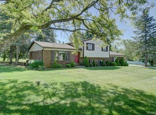 5430 Tamarack Park Ln, Clarkston, MI 48346