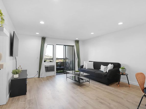 6930 Hyde Park Dr Unit 218, San Diego, CA 92119 condo