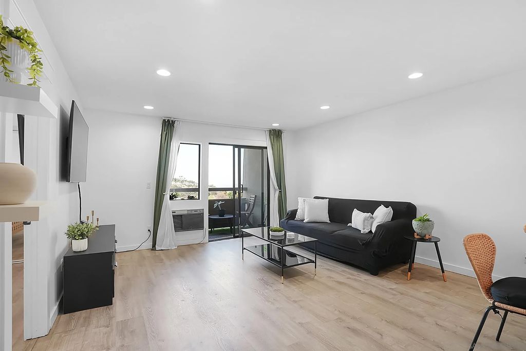 6930 Hyde Park Dr Unit 218, San Diego, CA 92119 condo