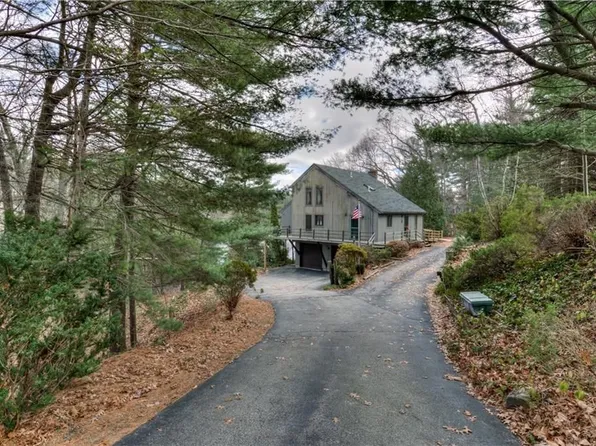 8 Ruff Stone Rd, Smithfield, RI 02828