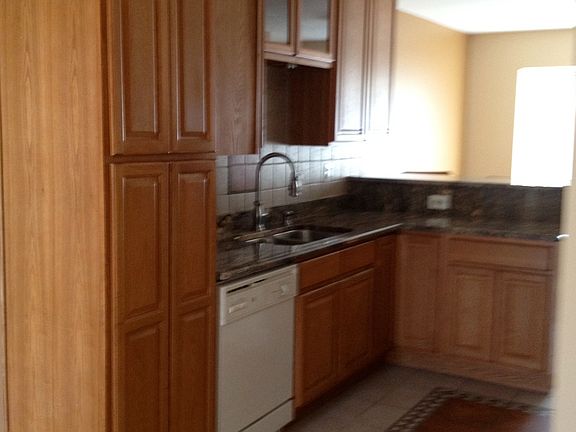 KITCHEN WITH CERAMIC TILE