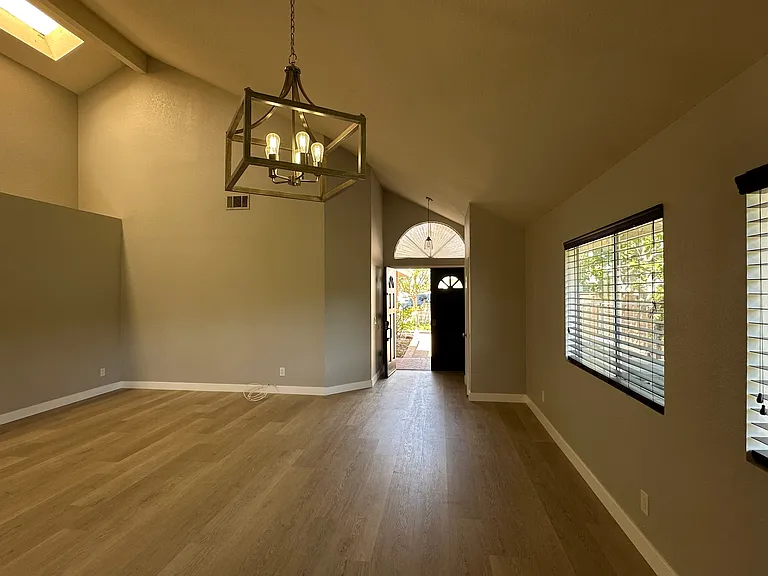 1314 Robert Ct — Photo 19