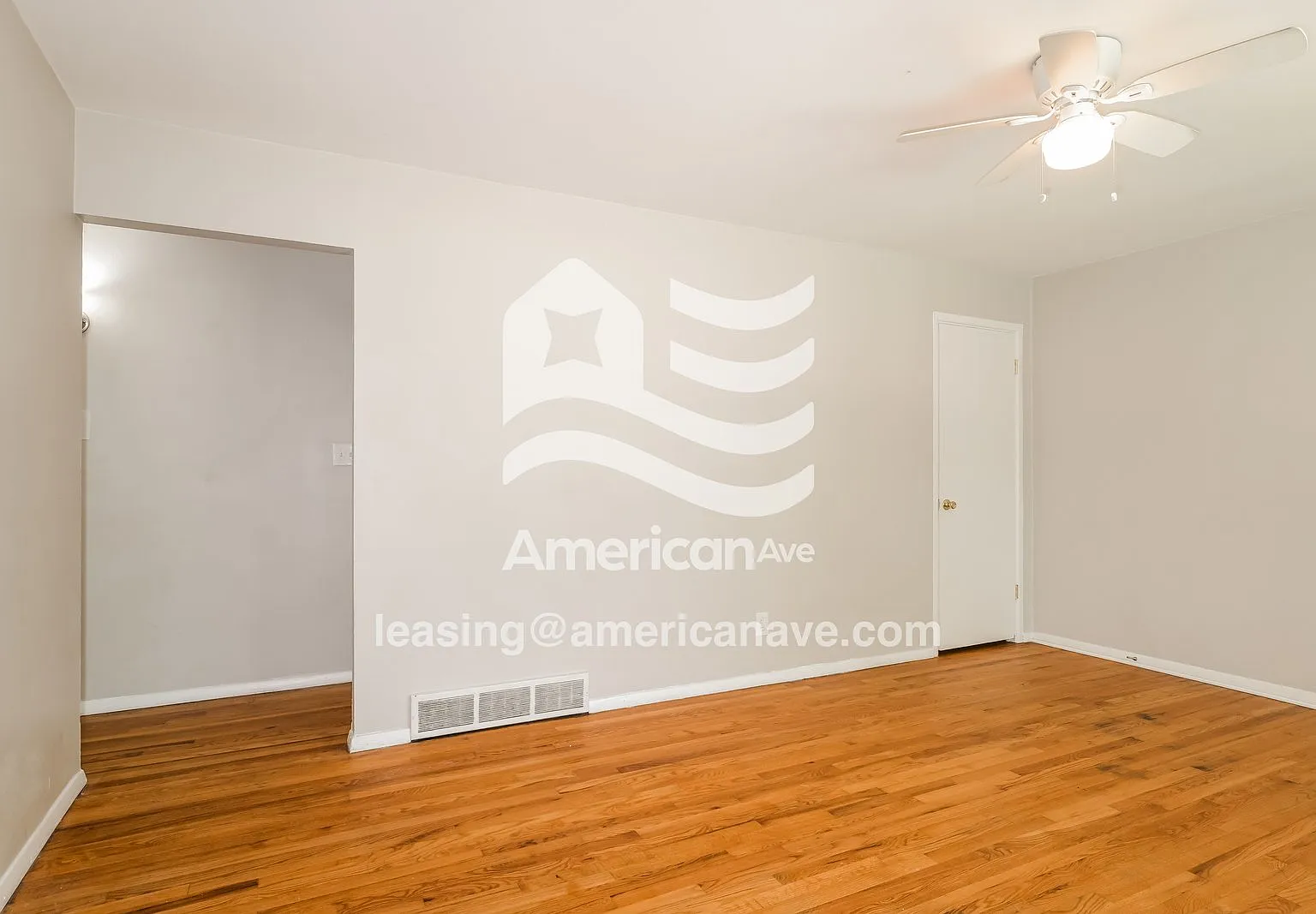 3 bed, 1.0 bath, 864 sqft, $1,016 — Photo 3