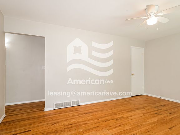 1297433_003_living_room_13754912.jpg